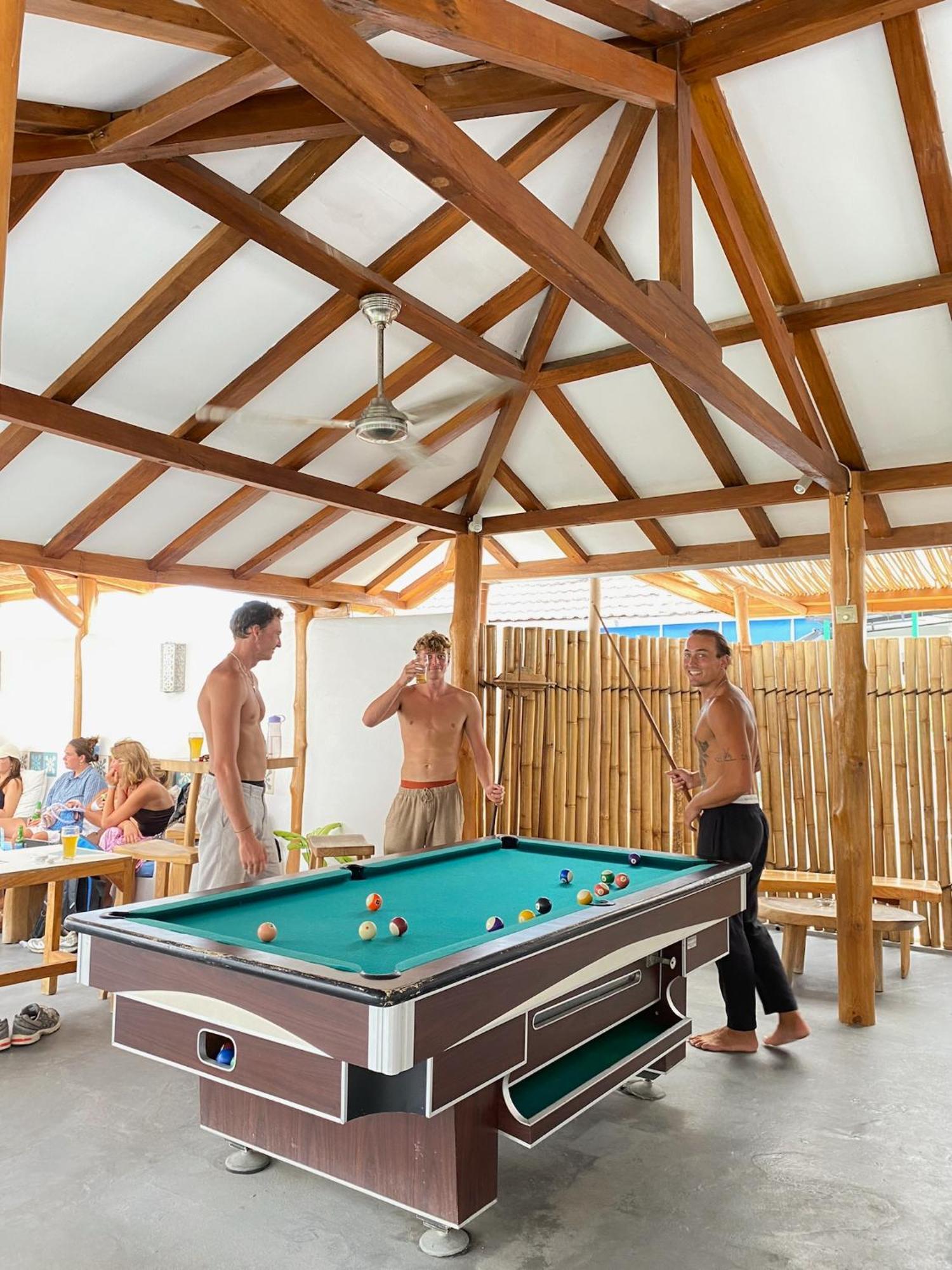 Seaesta Komodo Hostel & Hotel Labuan Bajo Kültér fotó